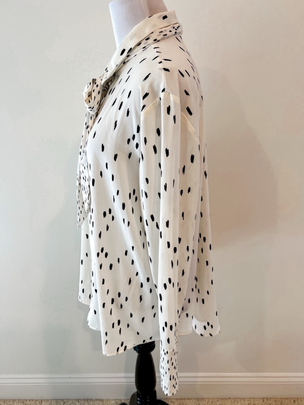 Worthington Cream and Black Spot Tie Neck Long Sleeve Button Up Blouse Womens XL - Picture 5 of 13